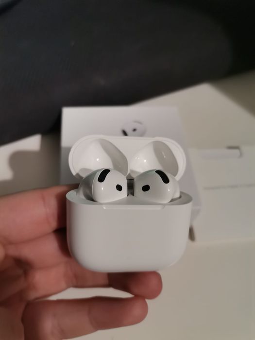 Airpods gen 4 cu ANC activ