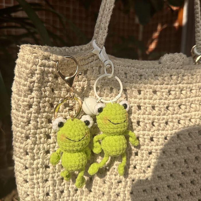 Вязаные игрушки лягушата