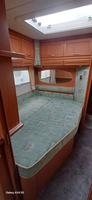 Vând rulota BESACAR  Axa dubla .ptr o locatie fixa ,pat matrimonial ,baie mare pe spate