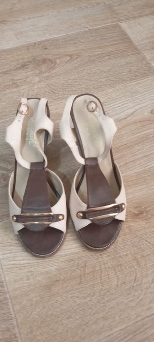 Продаётся обувь женская б/у