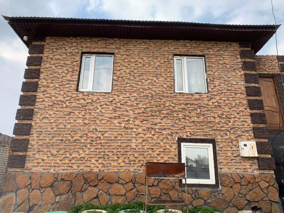 Продам коттедж на Высточном вдоль дороги