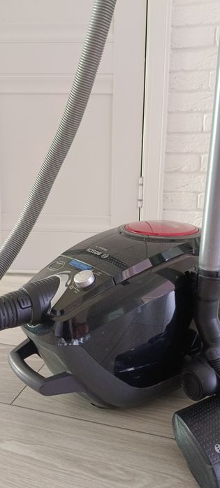 Продам пылесос Bosch б/у в отличном состоянии