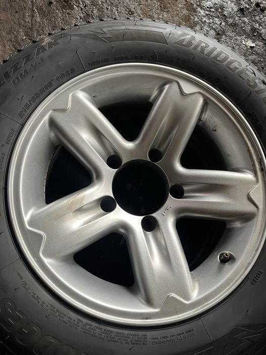 Уникални зимни гуми 215.65.16 Бриджистон