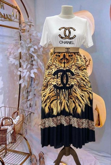 Compleu D&G imprimeu leopard 

Compleu LOUİS VUİTTON 
M L XL 
Versace 
 M 
Chanel 
M 
120 lei
Adaos maxim 30