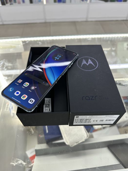 Moto Razl 40 ultra как новый