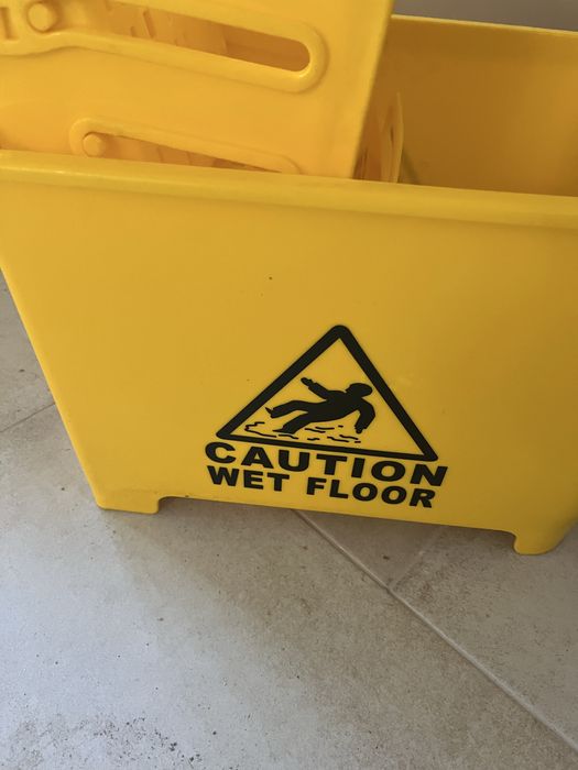 професионална кофа с колела