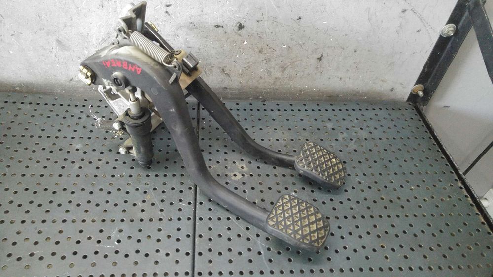 Ansamblu pedalier bmw seria 3 e46 35112229128 35311163870