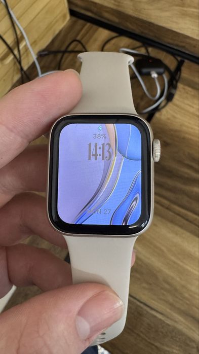 Apple watch SE 2 generation 40mm смарт часовник