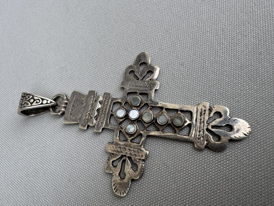 Cruce din argint si sidef