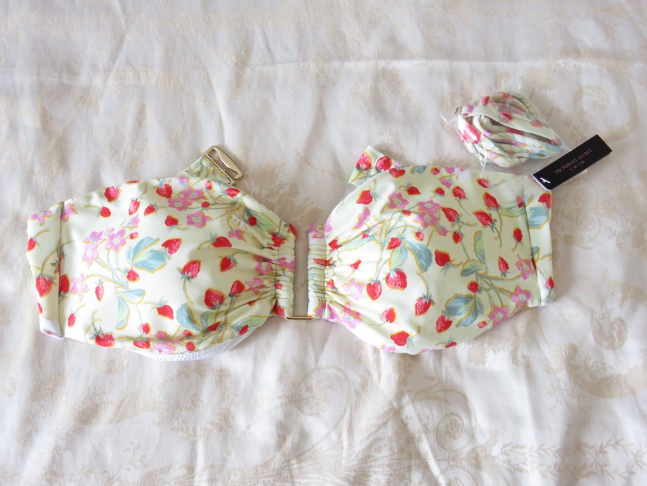 Бански Victoria's Secret, четири части, M - L, нов