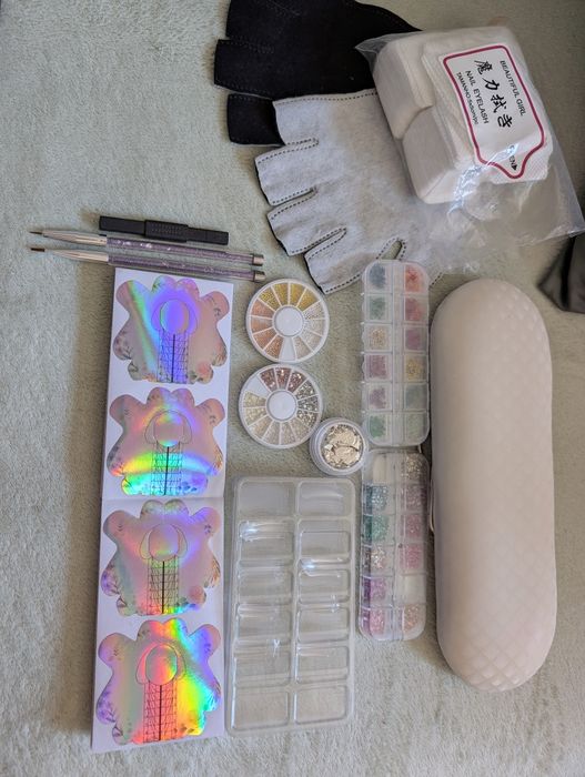 Лед лампа с аксесоари за маникюр плюс чанта за пренасяне