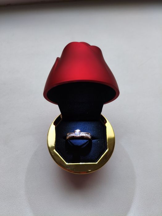 Футляр для кольца с подсветкой