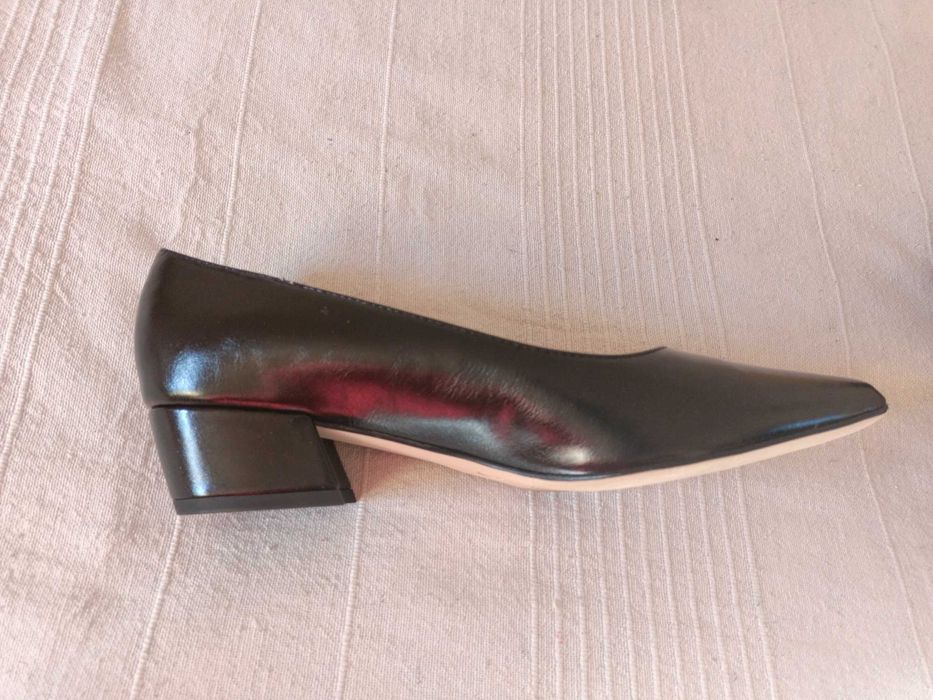 Pantofi, mărimea 37