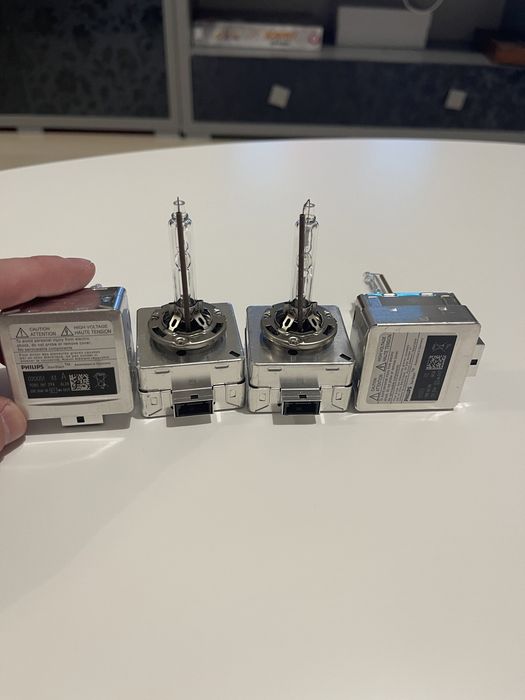 Becuri Xenon Bec Philips D1S 35W 4300k Original XenStart