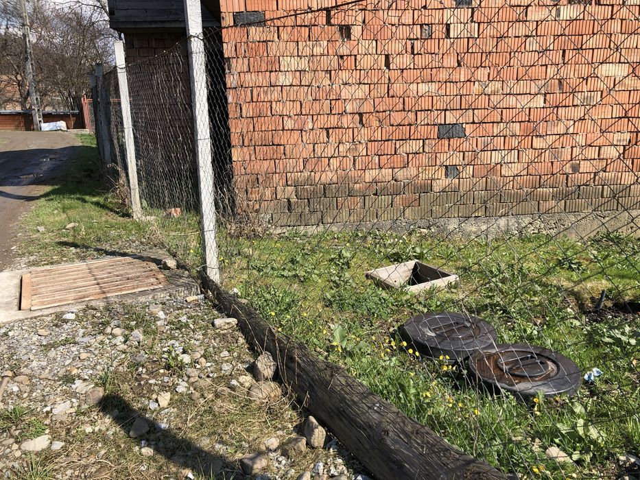 Casa la rosu P+1+M, 128mp, central, racordata la apa si canalizare