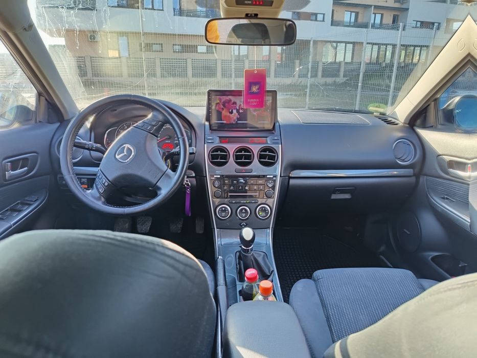 Vând sau schimb Mazda