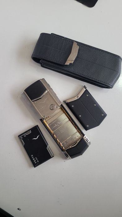 100% оригинал. Активация имей есть. В комплекте оригинальная зарядка в