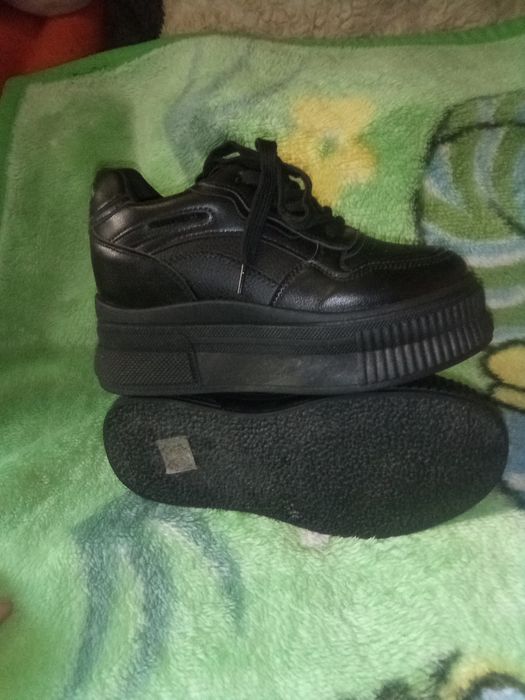 Adidași negri Nr 37 noi