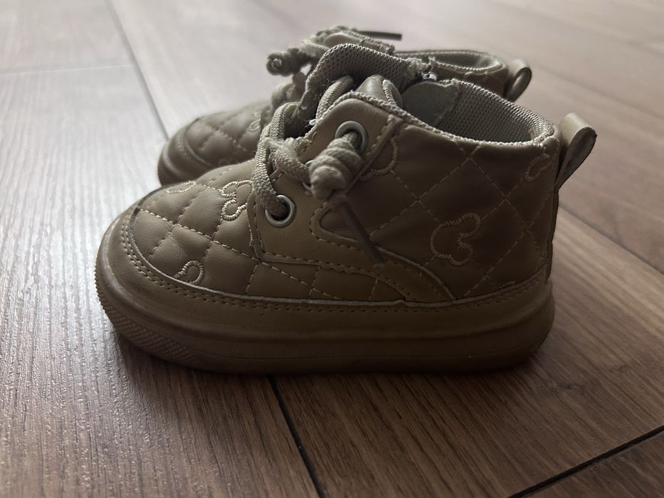 Продам детскую обувь