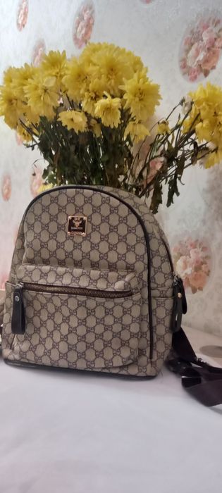 Школьная сумка .