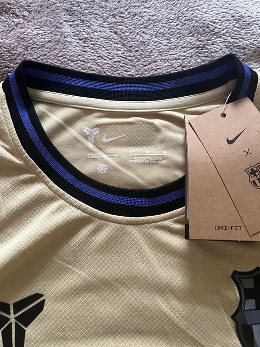 Оригинални футболни екипи: Реал Мадрид, Барселона, Арсенал, ПСЖ