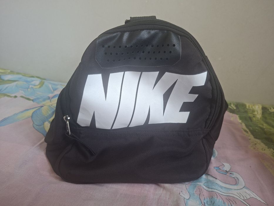 Сумка NIKE в отличном состоянии