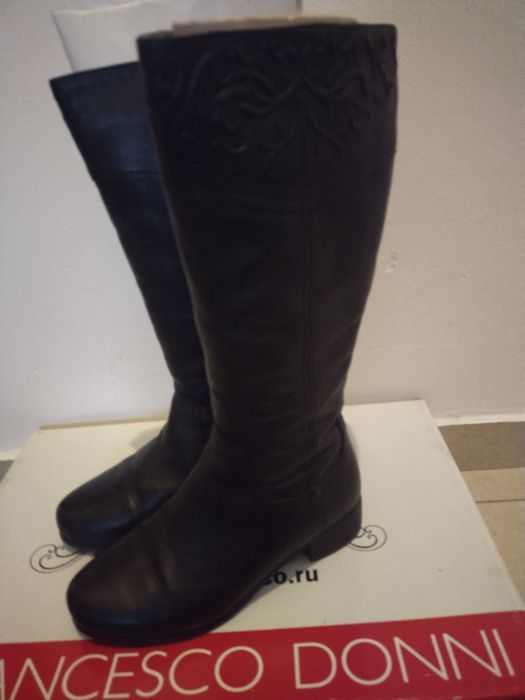 Продам женские ботинки