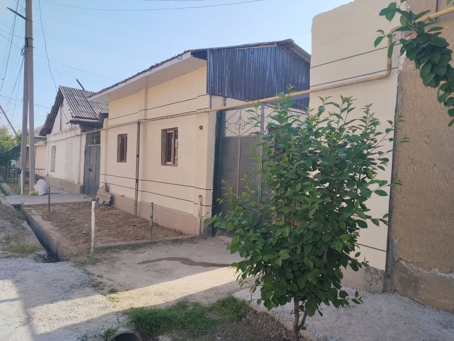 Участка зудлик блан сотилади 5 та хона  1.8 сотих газ свет Сув узлукси