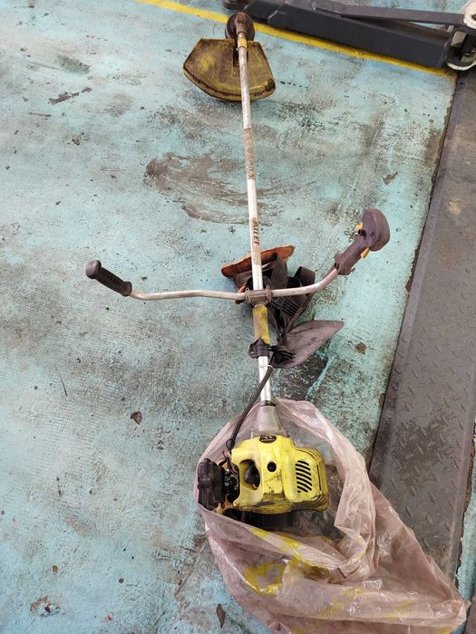 Motocoasa / trimer atlet  200 lei