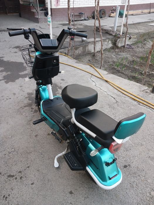 Racing skuter sotiladi