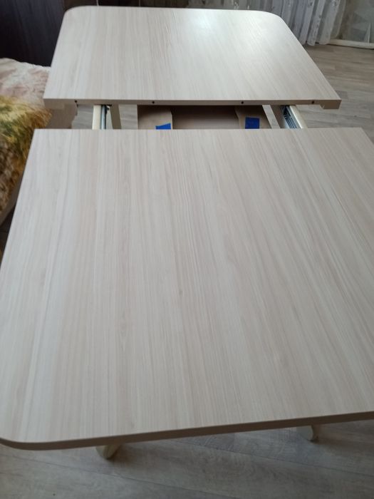 Продам большой стол 90*160