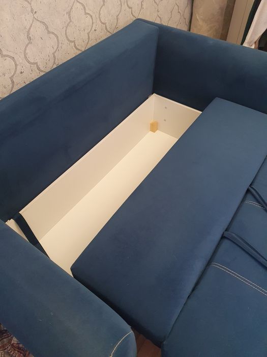 Продам диван, б/у. 30000.