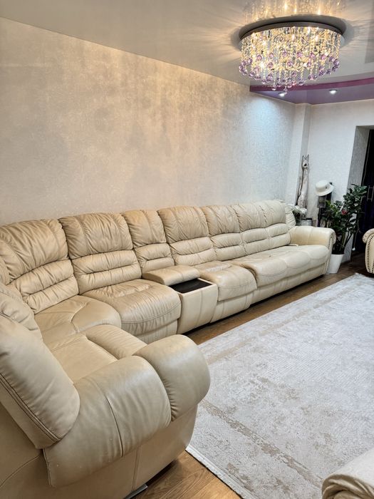 Продам кожанный диван