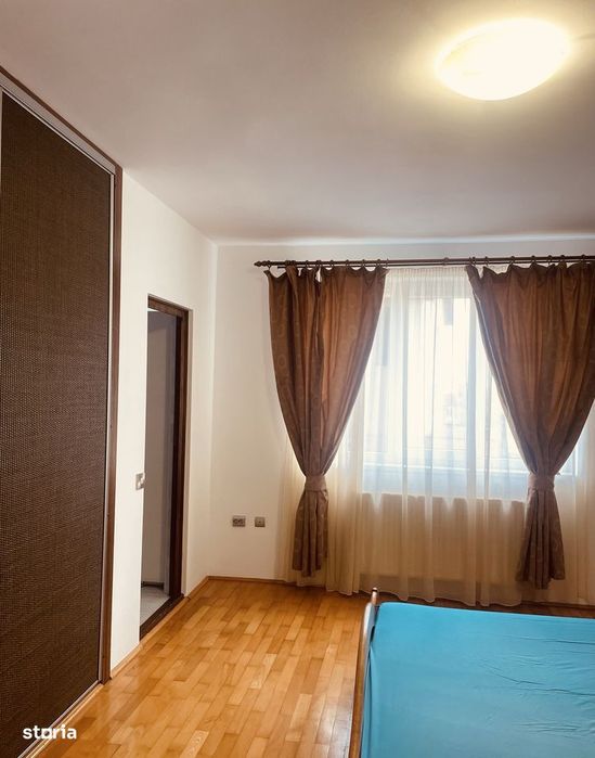 Apartament 3 camere 100mp, 2 bai, terasa, parcare, zona Grand Hotel It
