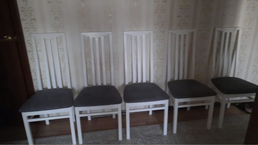 Продам 6 стульев.