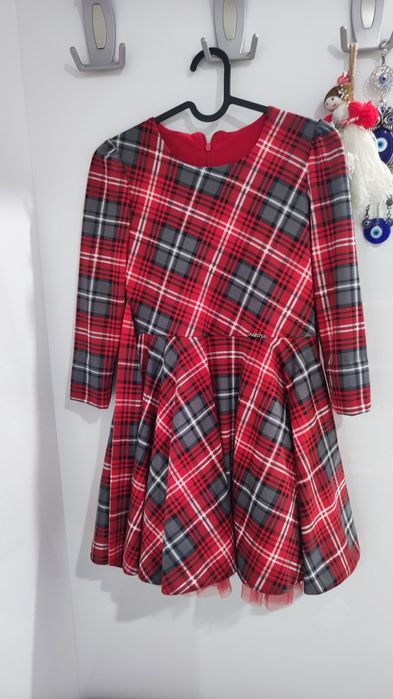 Рокли за момиче . Съвсем нови обличани по един път