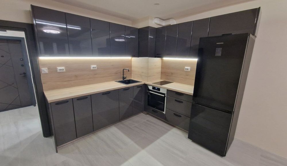 Тристаен апартамент с панорамна гледка! ж.к. Дружба 1!