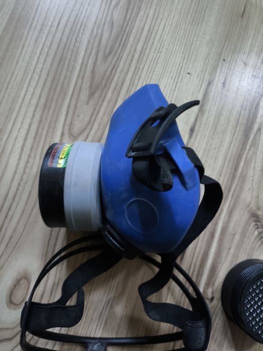 Защитна полумаска MSA Euromask UNO Milla 7354 с два различни филтъра