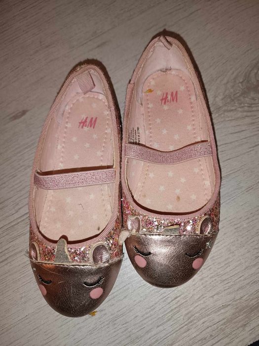 Детски.   Обувки