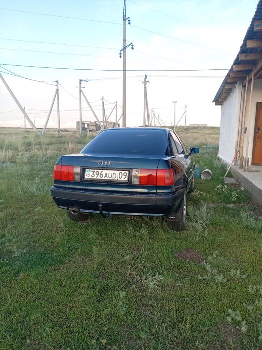 АУДИ б4 80 хорошо едет
