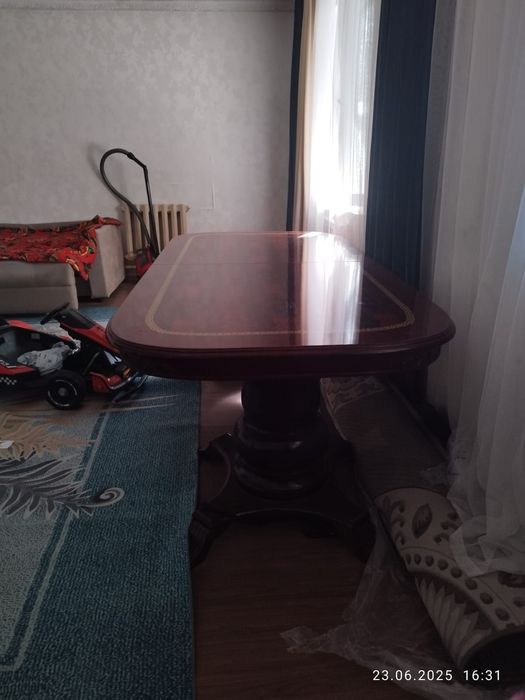Стол почти новый с торгом