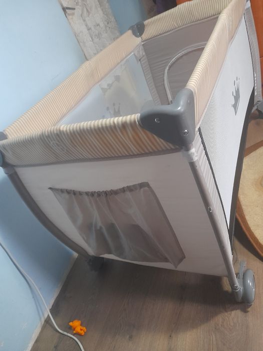 Vand pătuț pentru copii