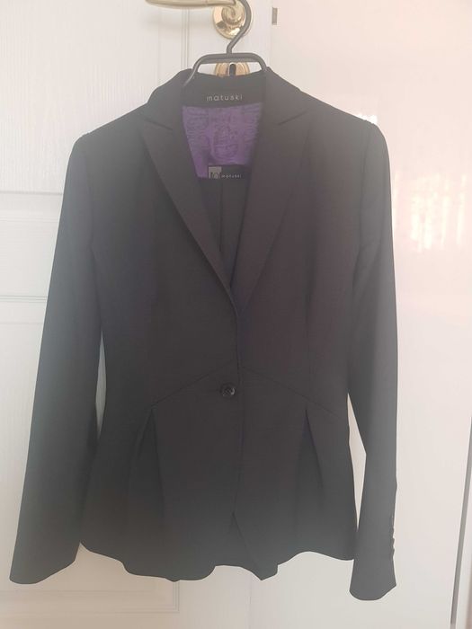 Стилен дамски костюм 100% вълна