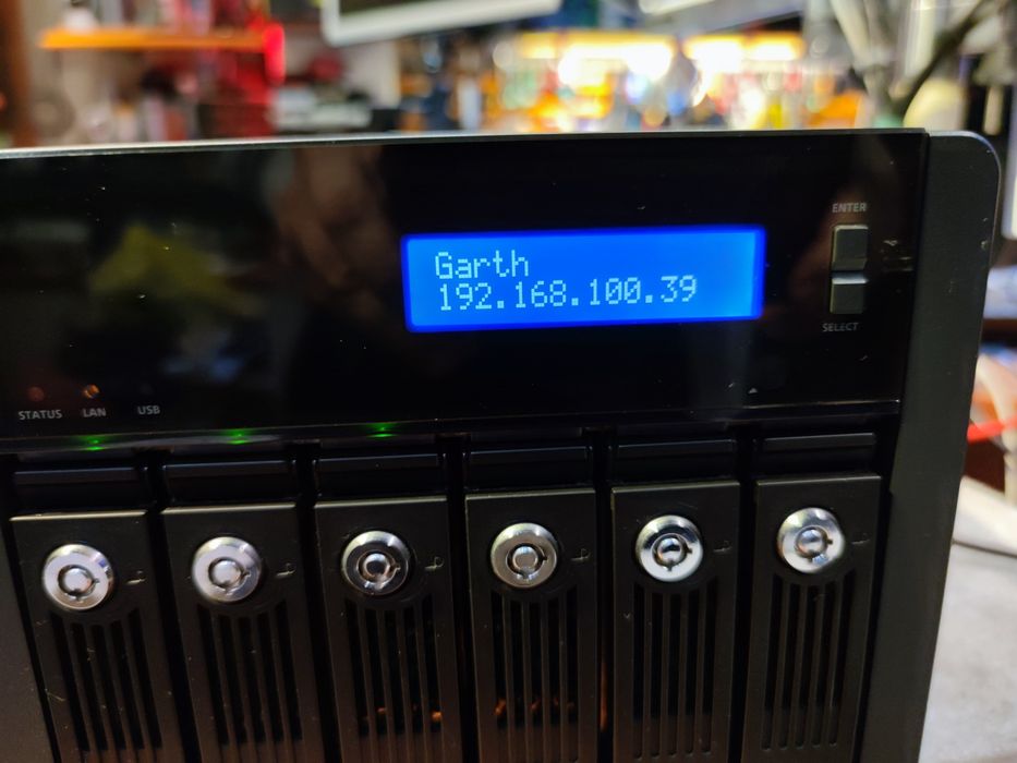 QNAP VioStor VS-6116 Pro+ NVR - 16-канален мрежов видеорекордер