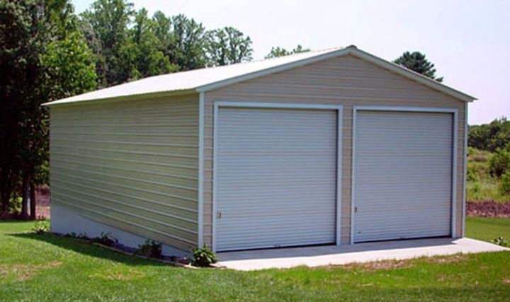 Garaje auto pe structura metalica învelite cu panouri Sandwich termoiz