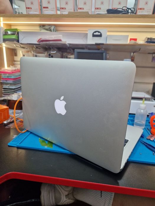 Macbook pro i5 256/8