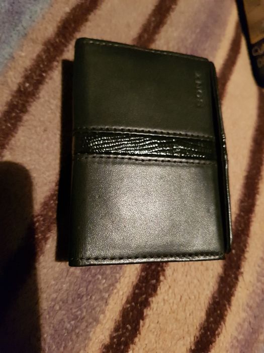 Продам кожаный чехол  на фотокамеру Sony T300