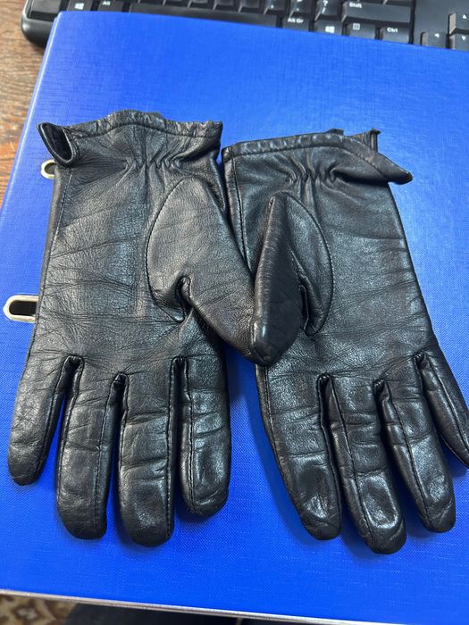 Ofer spre vanzare manusi din piele naturala