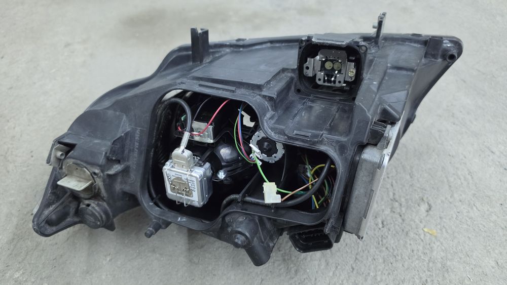 Десен фар бмв е90