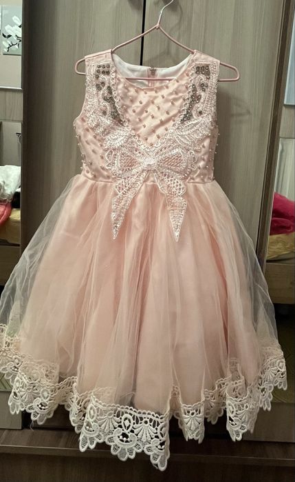 Прокат нарядных платьев для девочек